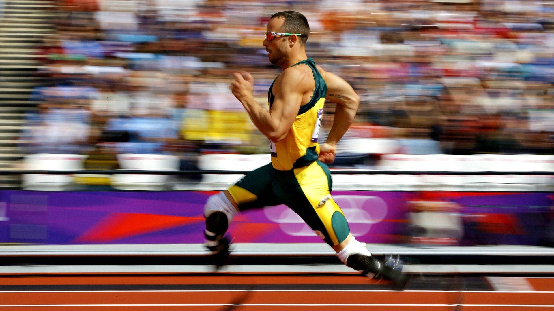 新西兰全黑队的进攻模式和球员的敏捷性，使比赛充满悬念，新西兰全黑战舞视频