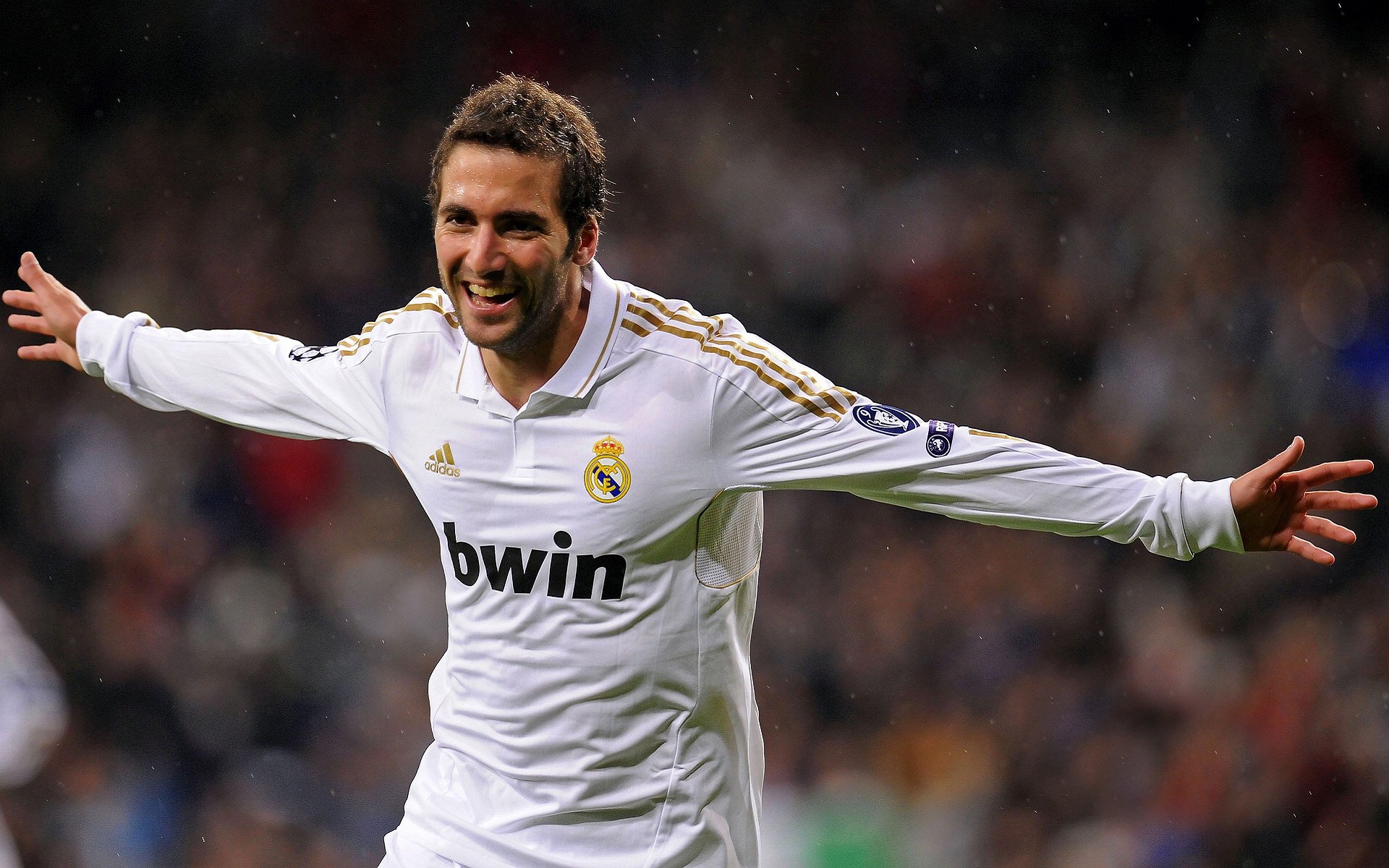 新西兰全黑队的进攻模式和球员的敏捷性，使比赛充满悬念，新西兰全黑战舞视频